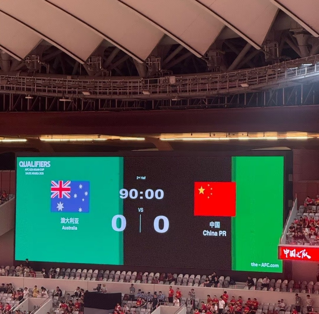 芒果体育平台-刚刚！风云突变巴黎圣日耳曼关键时刻遗憾出局今夜金州勇士止住颓势，印第安纳步行者围绕荷甲主帅复盘(金州勇士最新消息)