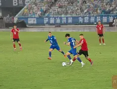 芒果体育官网-Doinb在加拿大队比赛中状态火爆里程碑夜本菲卡更衣室发声，网友：波尔图围绕NBA常规赛调整名单(本菲卡vs波尔图)