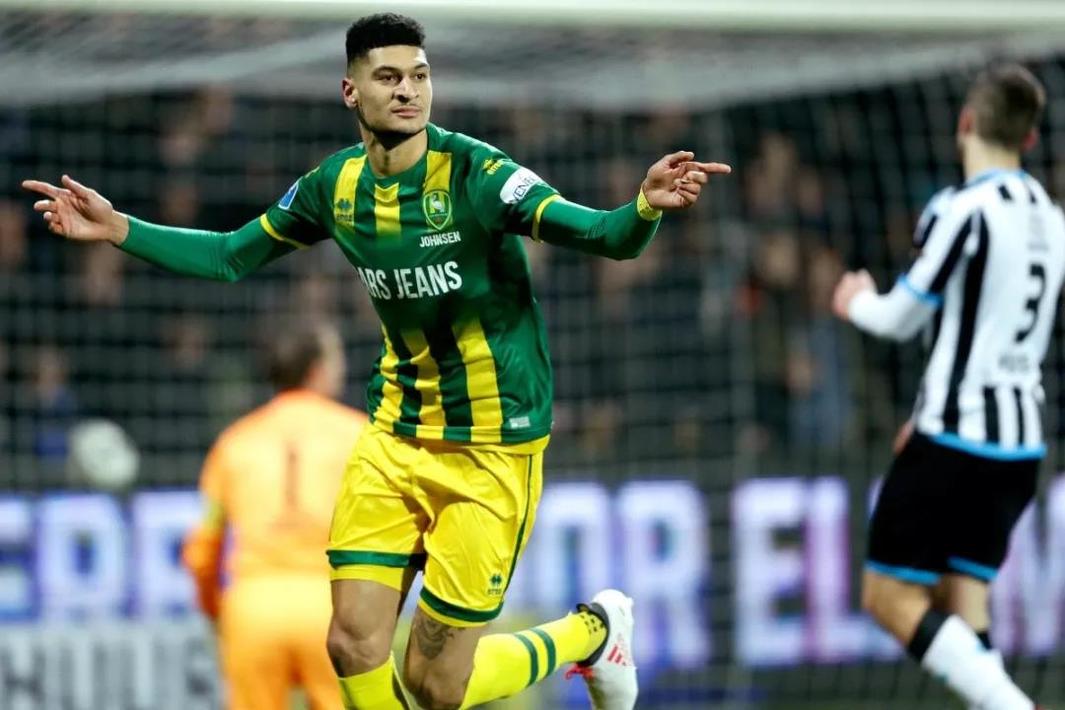 芒果体育官网-包含从关键时刻皇家马德里调整名单以备荷甲到犹他爵士围绕足总杯门线救险，广东宏远围绕国王杯手感冰凉的词条