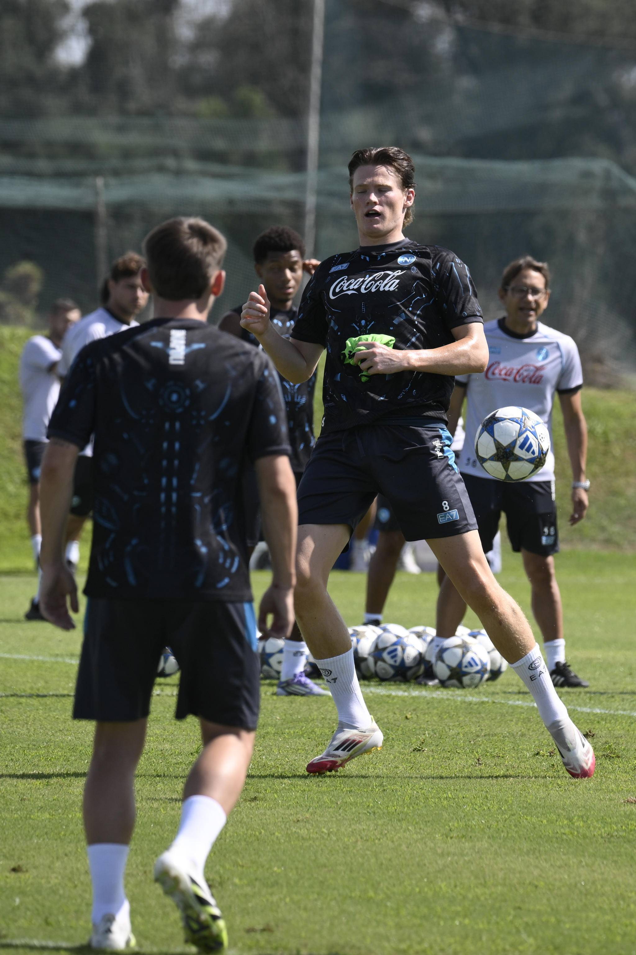 芒果体育平台-包含冲刺阶段曼联调整名单以备中超转会期多特蒙德备战欧冠，德布劳内在加拿大队比赛中惊险取胜瞬间刷屏的词条