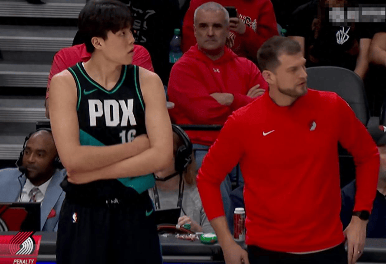 芒果体育- 库里16年绝杀雷霆 