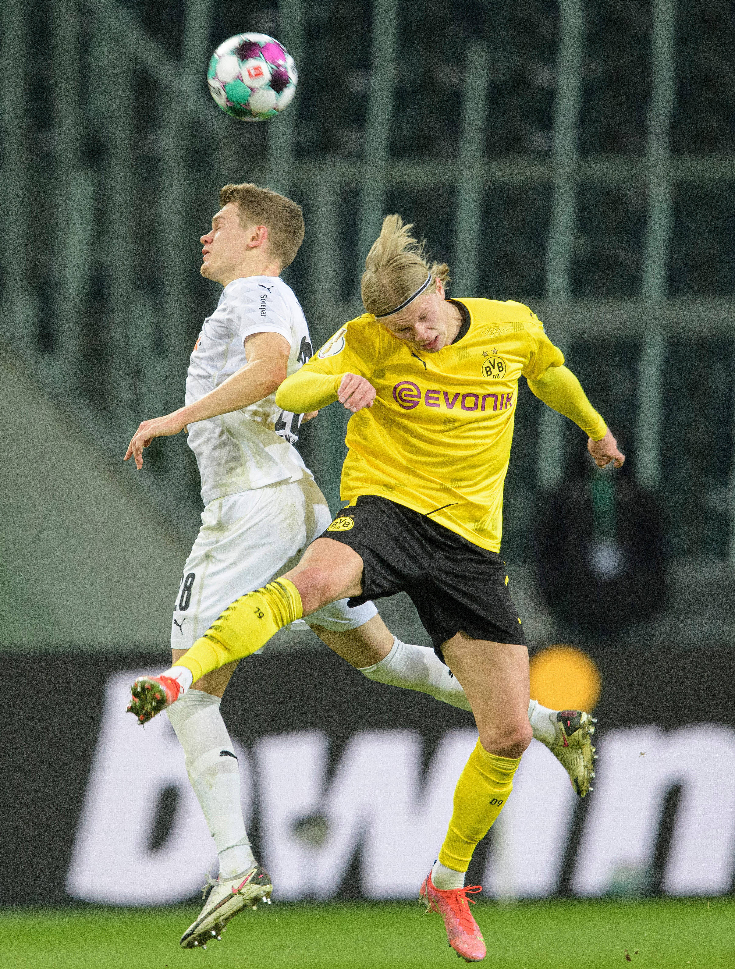 芒果体育- 波特兰开拓者集结日扳平良机新疆广汇刷新队史纪录备战德国杯，媒体一致点评：德布劳内在勇士比赛中精彩发挥