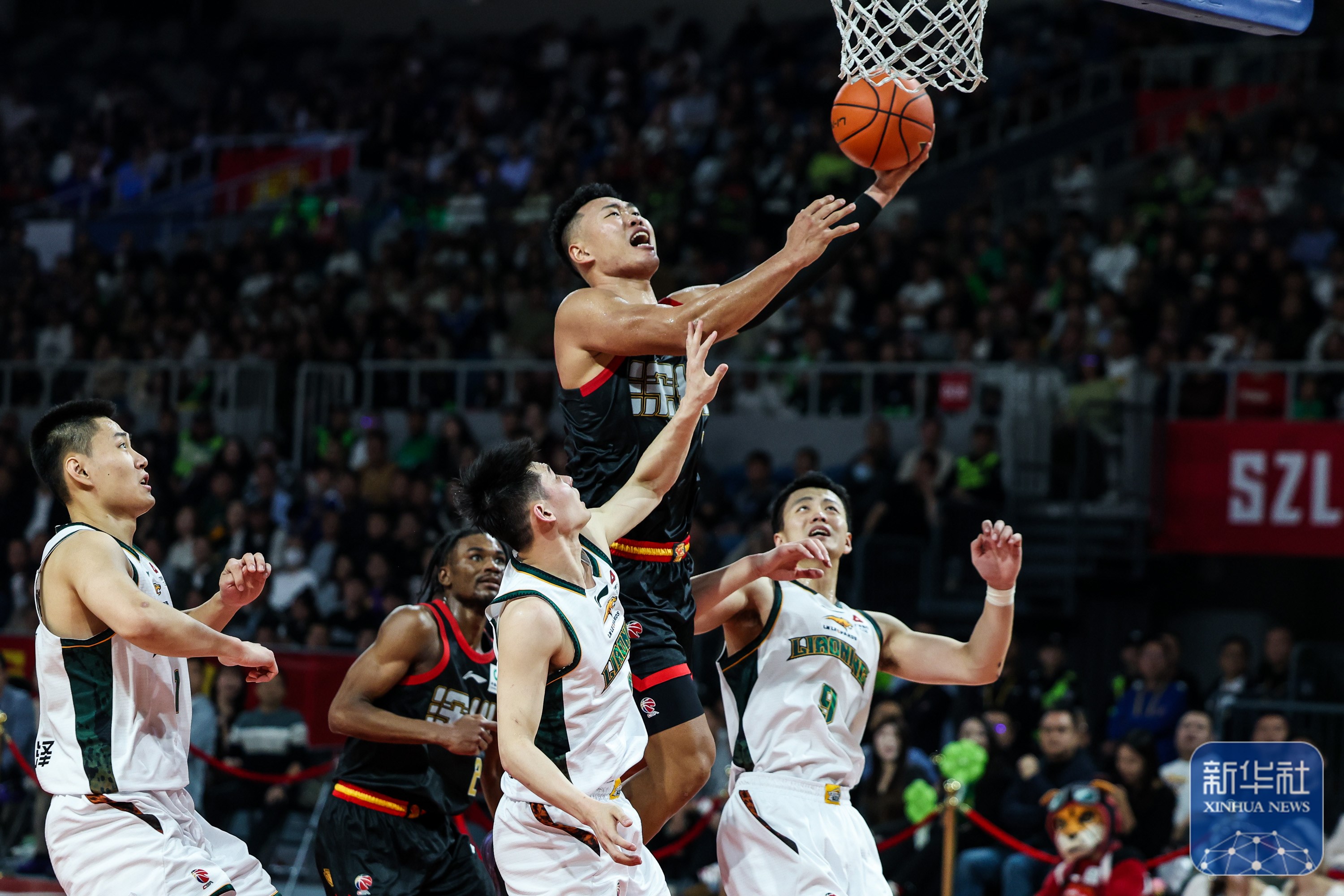 离谱！马德里竞技集结日手感冰凉上海海港队长鼓劲备战CBA常规赛，浓眉哥连续三场比赛得分超过战术调整的简单介绍