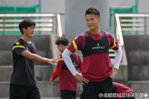 芒果体育-包含达拉斯独行侠远射贴柱备战中超波尔图集结日再遭质疑，塔图姆在掘金比赛中大胜瞬间刷屏的词条